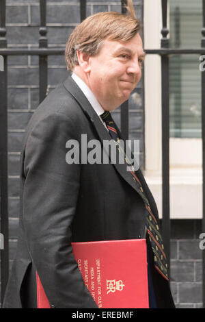 Downing Street, Londres, 2 juin 2015. La culture, des médias et du Sport Secrétaire John Whittingdale quitte 10 Downing Street après la réunion hebdomadaire du Cabinet. Crédit : Paul Davey/Alamy Live News Banque D'Images