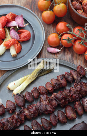 Les cœurs et les foies, qui vient d'être prise au barbecue. Banque D'Images