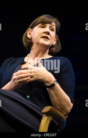 Heidi Thomas scénariste 'appeler la sage-femme" discussion sur la scène à l'Hay Festival 2015 Banque D'Images