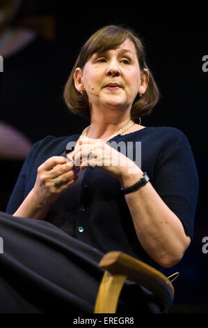 Heidi Thomas scénariste 'appeler la sage-femme" discussion sur la scène à l'Hay Festival 2015 Banque D'Images