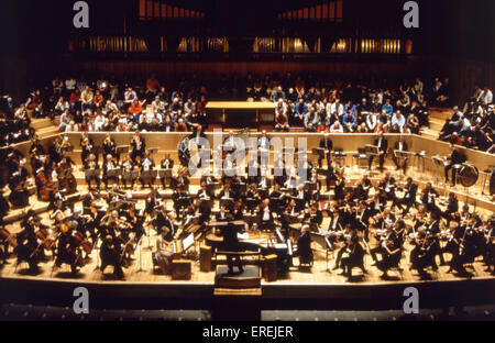 London Philharmonic Orchestra en concert, au Royal Festival Hall, Londres avec Peter Donahoe et Cynthia MILLAR Banque D'Images