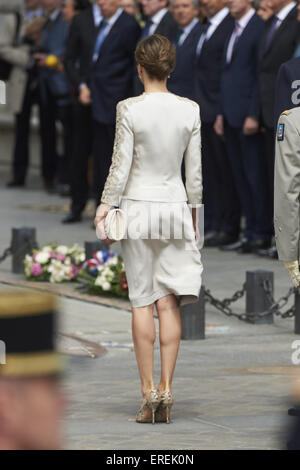 Paris, France. 2 juin, 2015. Le roi Felipe VI d'Espagne, la Reine Letizia d'Espagne, France Président François Hollande, Ségolène Royal, Anne Hidalgo, Maire de Paris lors de la cérémonie d'accueil. Offrant sur la Tombe du Soldat inconnu à l'Arc de Triomphe le 2 juin, 2015 à Paris Crédit : Jack Abuin/ZUMA/Alamy Fil Live News Banque D'Images