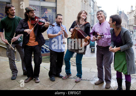 Sol i Serena - Spanish folk band. Photographié à Celtic Connections 2012 Lancement presse à Glasgow, le 25 octobre 2011. Banque D'Images