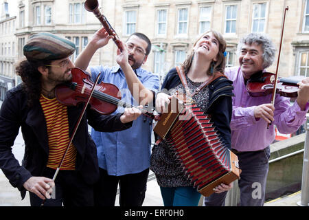 Sol i Serena - Spanish folk band. Photographié à Celtic Connections 2012 Lancement presse à Glasgow, le 25 octobre 2011. Banque D'Images