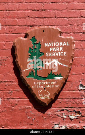 Close up of the National Park Service shield Banque D'Images