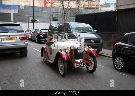 À corps australien Austin Seven avaler modèle sport voiture. Dans une tentative pour établir une industrie automobile australien après la Première Guerre mondiale, le Gouvernement australien a imposé une taxe sur les voitures importées. Cependant, un châssis importés fiscal minimal a attiré, et par conséquent constructeurs australiens châssis roulant importés dont ils équipé sur mesure des organes. Southwark, Londres, Royaume-Uni. Banque D'Images