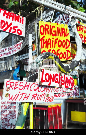 Signe un restaurant sur Nai Yang Beach.Phuket, Thailande. Banque D'Images