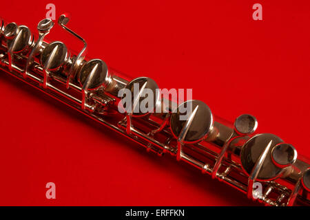 Flûte basse, close-up de touches fond rouge Banque D'Images