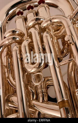 Tuba - close-up de tubes de soupape par Yamaha Banque D'Images