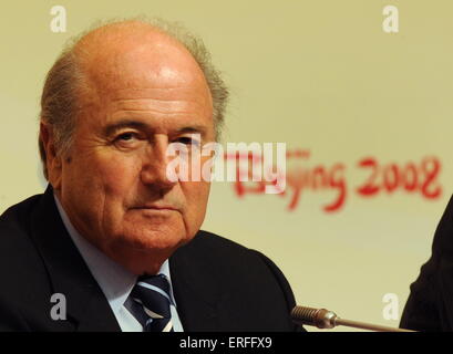 Beijing, Chine. Le 04 août, 2008. Le Président de la FIFA Joseph Blatter est représenté lors de la conférence de presse sur les Jeux olympiques de football au centre de presse international à Beijing, Chine, 04 août 2008. La 29e Jeux olympiques, s'amorcera le 08 août 2008. Photo : Grimm par les pairs/dpa/Alamy Live News Banque D'Images