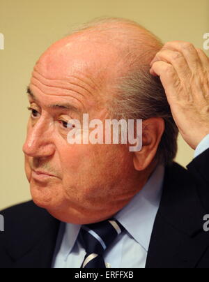 Beijing, Chine. Le 04 août, 2008. Le Président de la FIFA Joseph Blatter est représenté lors de la conférence de presse sur les Jeux olympiques de football au centre de presse international à Beijing, Chine, 04 août 2008. La 29e Jeux olympiques, s'amorcera le 08 août 2008. Photo : Grimm par les pairs/dpa/Alamy Live News Banque D'Images