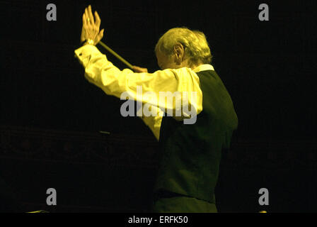 John Barry - British film compositeur au 'John Barry & les dix ténors' concert au Royal Albert Hall, Londres, 28 Septembre Banque D'Images