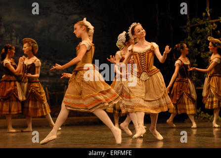 Giselle - ballet romantique avec Agnes Oaks comme Giselle et Thomas Edur comme Albrecht à l'English National Ballet, Coliseum Banque D'Images