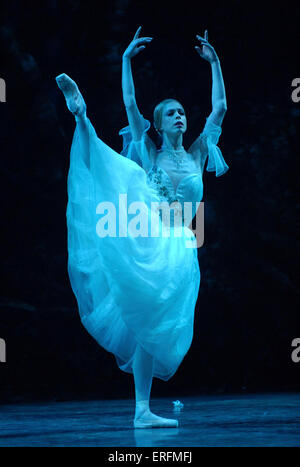 Giselle - ballet romantique avec Agnes Oaks comme Giselle et Thomas Edur comme Albrecht à l'English National Ballet, Coliseum Banque D'Images