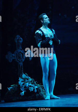 Giselle - ballet romantique avec Agnes Oaks comme Giselle et Thomas Edur comme Albrecht à l'English National Ballet, Coliseum Banque D'Images