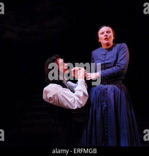 Jane Eyre au Trafalgar Studios, l'Ambassadeur, Londres, Royaume-Uni. Basée sur la romance classique roman de Charlotte Brontë. Mai 2006. Banque D'Images