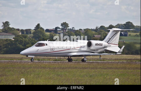 Gulfstream Aerospace Ameriforge G-IV N945GS au départ de l'aéroport de Luton Banque D'Images