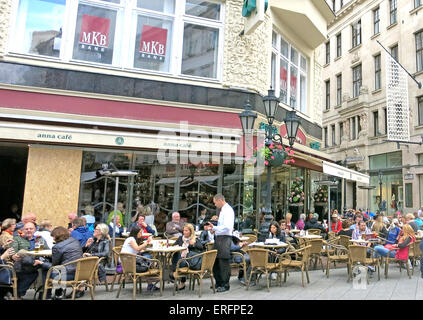 Terrasse de café sur l'Anna Belvaros Vaci utca Budapest Banque D'Images