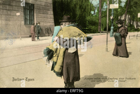 Rag and Bone man in Berlin, Allemagne, fin du 19e / début 20e siècle. Également connu sous le nom de alte sachen ou vendeur de vêtements. Banque D'Images