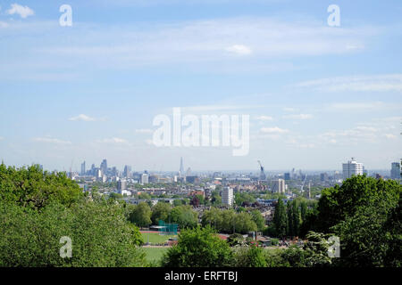 Une vue sur les toits de Londres à partir de la colline du Parlement Banque D'Images