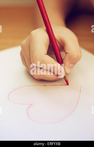 Dessin enfant coeur rouge crayon par Banque D'Images