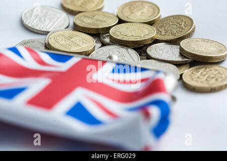 Drapeau de l'Union avec la bourse d'argent monnaie sterling en espèces Banque D'Images
