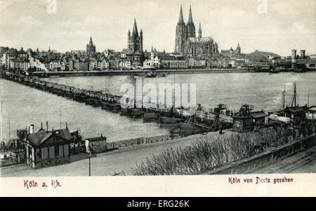 Cologne, Allemagne, début du xxe siècle. Vue montre pont sur le Rhin, avec des bateaux et de la cathédrale avec 2 flèches. Köln, Banque D'Images