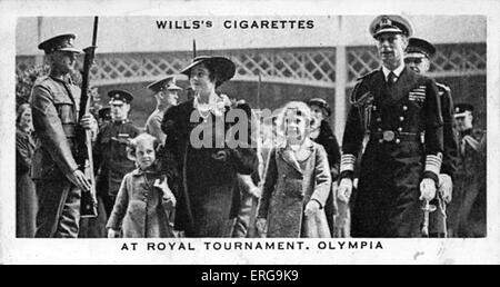 Le roi George VI et sa famille - la Reine, la princesse Elizabeth et la princesse Margaret - au Royal Tournament (Le tattoo militaire Banque D'Images