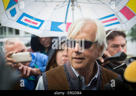 Elmont, New York, USA. 2 juin, 2015. Trainer BOB BAFFERT parle aux médias avant l'arrivée de 2015 Belmont Stakes espère AMERICAN PHAROAH, cet après-midi, le mardi 2 juin 2015. Credit : Bryan Smith/ZUMA/Alamy Fil Live News Banque D'Images