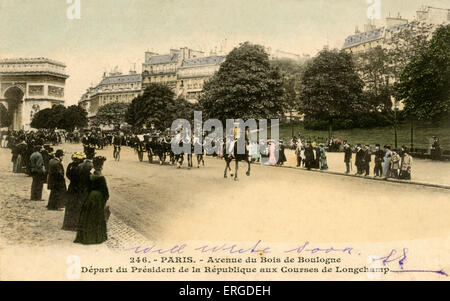 Président de la France sur son chemin à l'hippodrome de Longchamp, ch. 1900. Procession sur l'Avenue du Bois de Boulogne, Paris. Banque D'Images