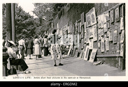 Photos affichées dans l'open-air à Hampstead Heath. Londres. Parcourez les passants photos aux murs. Banque D'Images