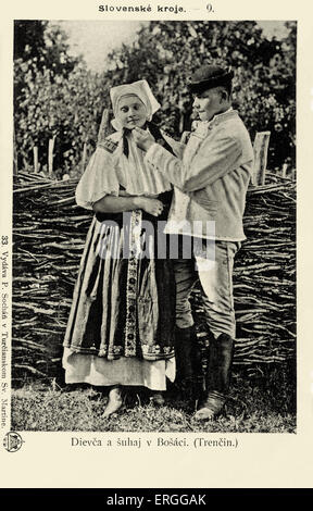 Costumes folkloriques slovaque : fille et garçon dans Bošáca, Orvieto. La Slovaquie d'aujourd'hui. - Avant 1902. Banque D'Images