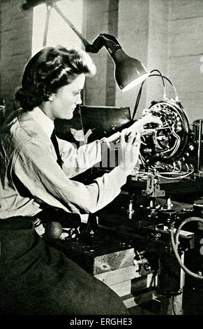 World War 2 : British Women's Auxiliary Air Force. La réparation de l'instrument. Division de l'Auxiliaire féminin Royal Air Force. British Banque D'Images