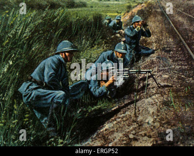 Les troupes d'infanterie française avec mitrailleuse légère en position de tir. L'arme privilégiée de fantassins. Chambre de mitrailleuse Banque D'Images