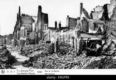 Dunkerque 1940 - vue sur des immeubles en ruines et décombres de la rue de la Marine. Banque D'Images