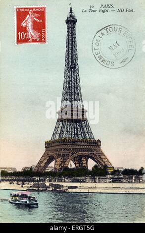 La Tour Eiffel à côté de la Seine à Paris. Timbre avec cachet de 1909. Construit pour l'Exposition Universelle de 1889 organisée à Paris (Exposition universelle). Banque D'Images