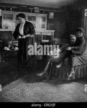 Joseph Conrad (Józef Teodor Konrad Korzeniowski) et son épouse avec leur fils Jean en 1914 à la maison.- JC, romancier polonais : 3 Banque D'Images