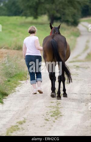 Femme avec cheval Banque D'Images