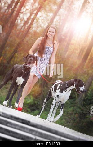 Femme et Grand Danois Banque D'Images