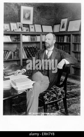 Henry Arthur Jones dans son étude. Le dramaturge anglais. 20 septembre 1851 - 7 janvier 1929 Banque D'Images