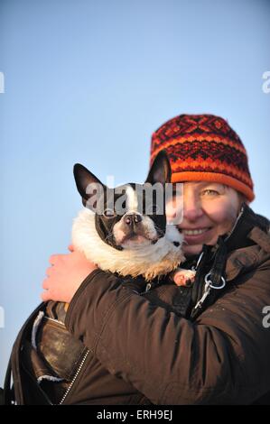 Femme avec Boston Terrier Banque D'Images