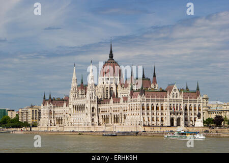Voir à l'édifice du parlement hongrois à Budapest Banque D'Images