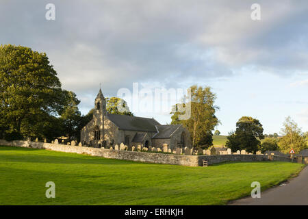 L'église de St Cuthbert, Elsdon, dans le Northumberland. L'actuel bâtiment de l'église est en grande partie du 14e siècle la construction. Banque D'Images