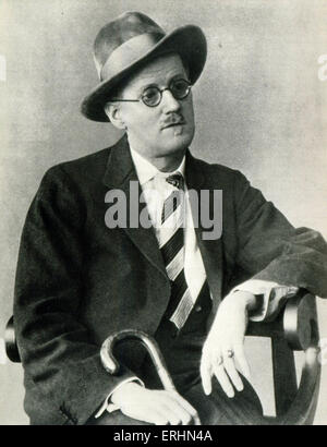 Portrait de l'écrivain irlandais James Joyce ( nom irlandais Séamus Seoighe) 2 février 1882 - 13 janvier 1941. Célèbre pour son roman Ulysses Banque D'Images