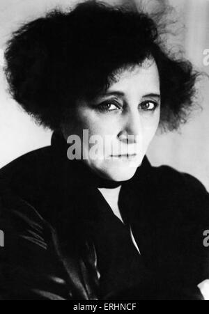 COLETTE, Sidonie Gabrielle - Français figure littéraire de la première moitié du 20e siècle. Écrit le livret pour 'Ravel L'enfant Banque D'Images