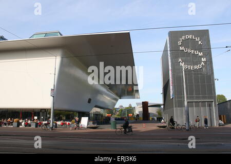 Le Stedelijk Museum, Amsterdam, musée d'art moderne et d'art contemporain et de design, la nouvelle annexe à Van Baerlestraat et Museumplein Banque D'Images