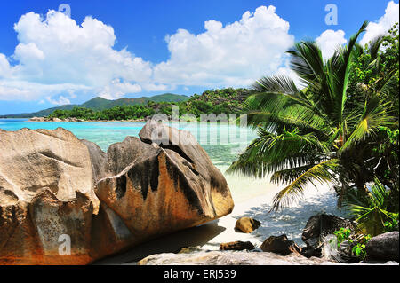 Bay sur l'île Curieuse, Seychelles, Paradis et rochers géants Banque D'Images