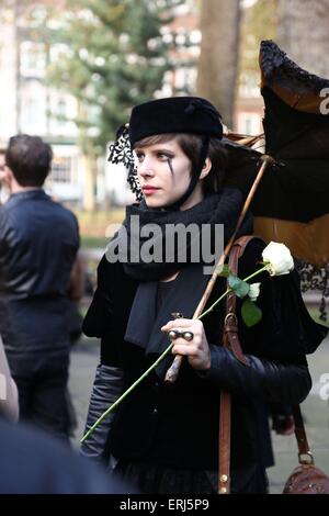 Tim Arnold alias Le Soho Hobo mène une marche pacifique à Madame Jo Jo's qui va être démoli et développée avec la célèbre revue Raymonds Bar. Doté d''atmosphère : où : London, Royaume-Uni Quand : 29 novembre 2014 Source : WENN.com Banque D'Images