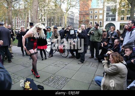 Tim Arnold alias Le Soho Hobo mène une marche pacifique à Madame Jo Jo's qui va être démoli et développée avec la célèbre revue Raymonds Bar. Doté d''atmosphère : où : London, Royaume-Uni Quand : 29 novembre 2014 Source : WENN.com Banque D'Images