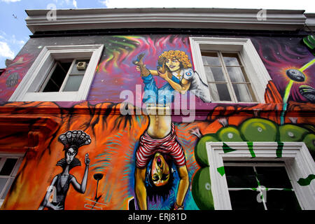 L'extérieur de la Chelsea Arts Club à Londres a été transformée par une peinture murale par artiste de rue Morganico - Détail montrant Roger Daltrey et Keith Moon de l'OMS Banque D'Images